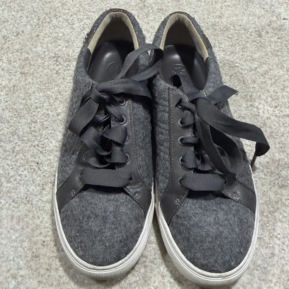 Tory Burch Women's Marion Quilted Lace Up Sneakers Shoes Gray Size 9